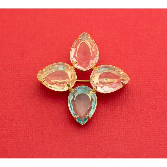 Vintage Four-Leaf Diamond Flower By Avon F13 - Picture 1 of 2